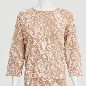 Camel snake 3/4 sleeve sweater